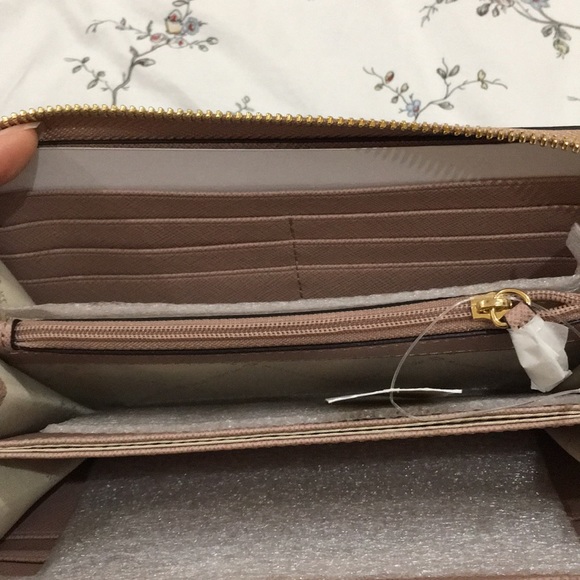 Michael Kors Wallet - Picture 4 of 4